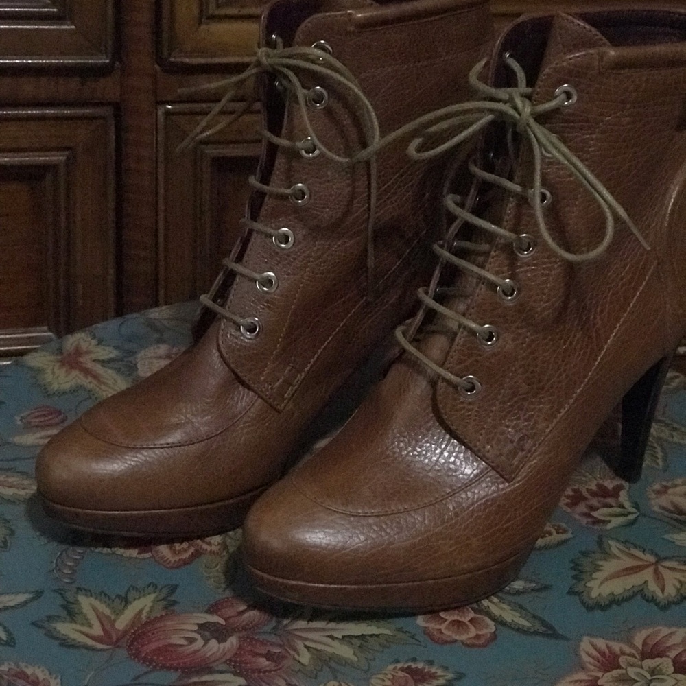 Sportmax beautiful leather ankle boots.